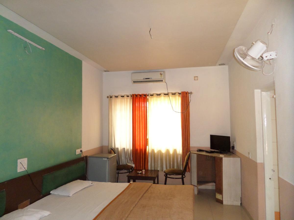 ناسيك Hotel Ayodhya المظهر الخارجي الصورة